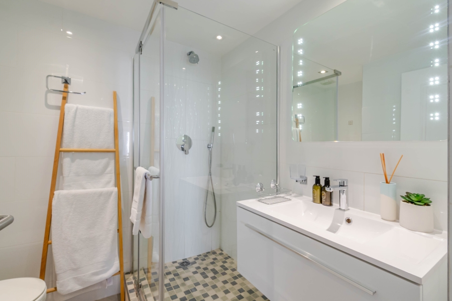 To Let 2 Bedroom Property for Rent in Green Point Western Cape